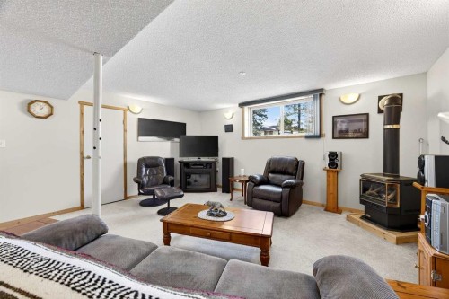 152 Maddock Way Ne, Calgary, AB - Indoor Photo Showing Living Room