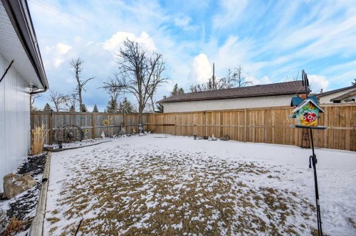 152 Maddock Way Ne, Calgary, AB - Outdoor