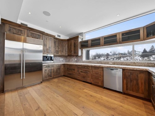 1015 11 Street Se, Calgary, AB - Indoor Photo Showing Kitchen With Upgraded Kitchen