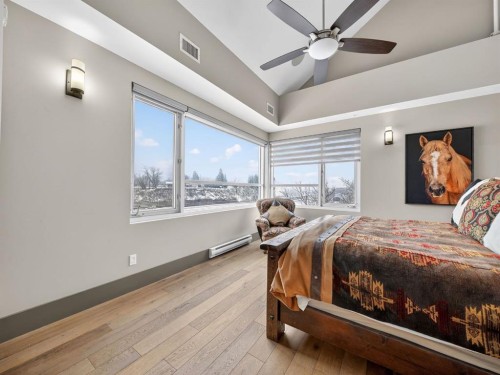 1015 11 Street Se, Calgary, AB - Indoor Photo Showing Bedroom