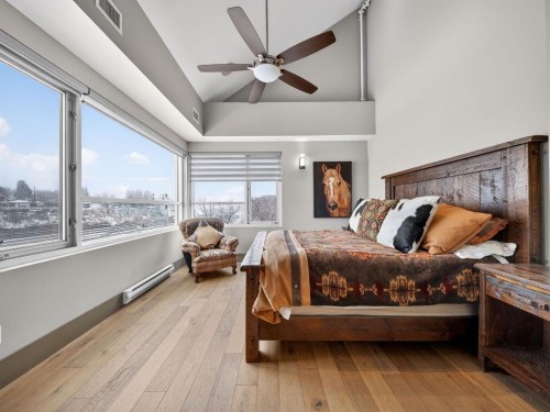 1015 11 Street Se, Calgary, AB - Indoor Photo Showing Bedroom