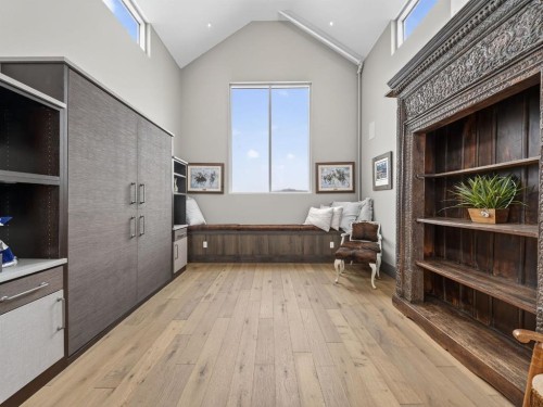 1015 11 Street Se, Calgary, AB - Indoor Photo Showing Other Room