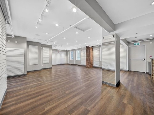 1015 11 Street Se, Calgary, AB - Indoor Photo Showing Other Room