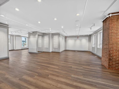 1015 11 Street Se, Calgary, AB - Indoor Photo Showing Other Room