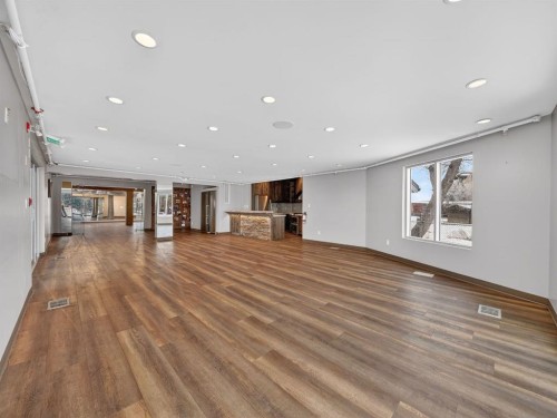 1015 11 Street Se, Calgary, AB - Indoor Photo Showing Other Room