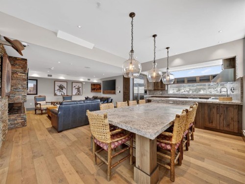 1015 11 Street Se, Calgary, AB - Indoor Photo Showing Dining Room