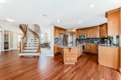 273 Everglade Circle Sw, Calgary, AB - Indoor Photo Showing Kitchen