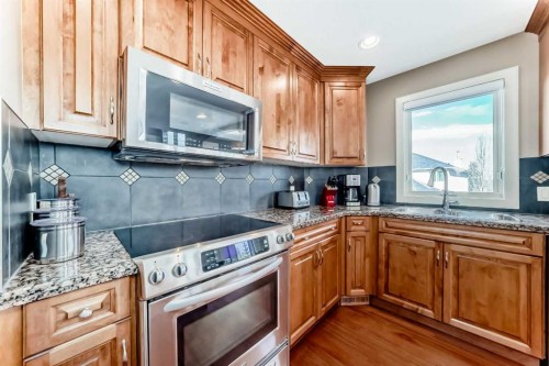273 Everglade Circle Sw, Calgary, AB - Indoor Photo Showing Kitchen