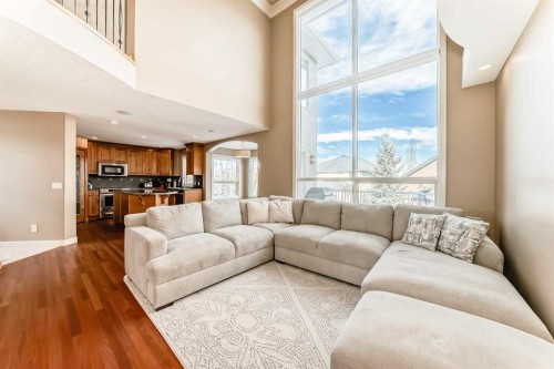 273 Everglade Circle Sw, Calgary, AB - Indoor Photo Showing Living Room
