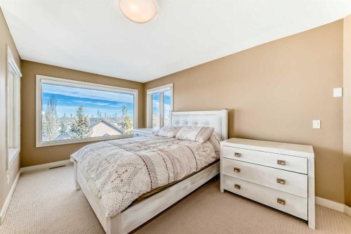 273 Everglade Circle Sw, Calgary, AB - Indoor Photo Showing Bedroom