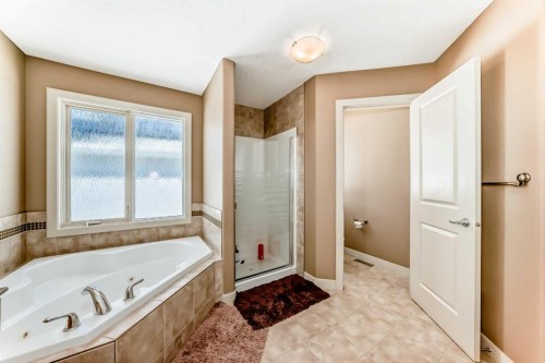 273 Everglade Circle Sw, Calgary, AB - Indoor Photo Showing Bathroom