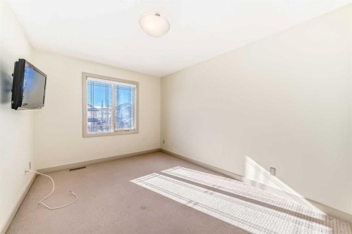 273 Everglade Circle Sw, Calgary, AB - Indoor Photo Showing Other Room