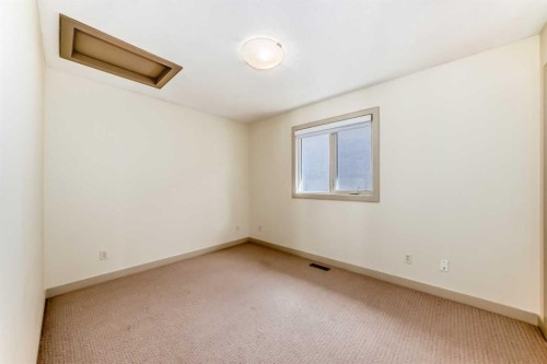273 Everglade Circle Sw, Calgary, AB - Indoor Photo Showing Other Room