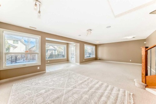 273 Everglade Circle Sw, Calgary, AB - Indoor Photo Showing Other Room