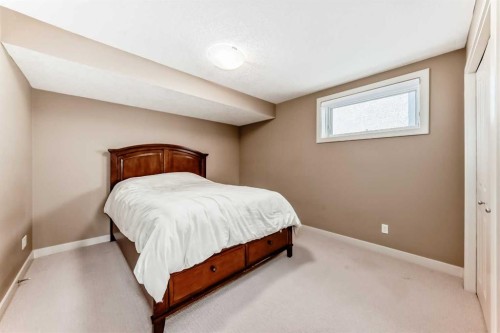 273 Everglade Circle Sw, Calgary, AB - Indoor Photo Showing Bedroom