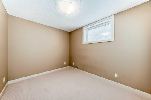 273 Everglade Circle Sw, Calgary, AB - Indoor Photo Showing Other Room