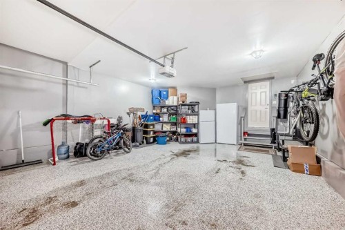 273 Everglade Circle Sw, Calgary, AB - Indoor Photo Showing Garage