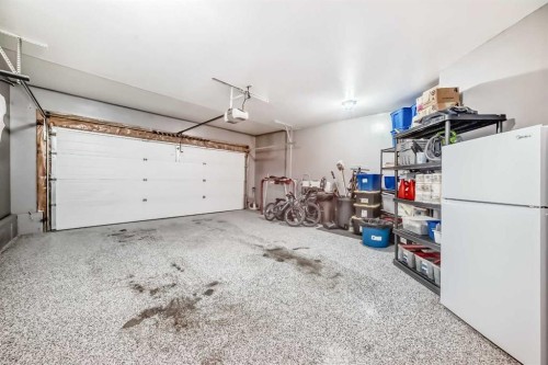 273 Everglade Circle Sw, Calgary, AB - Indoor Photo Showing Garage