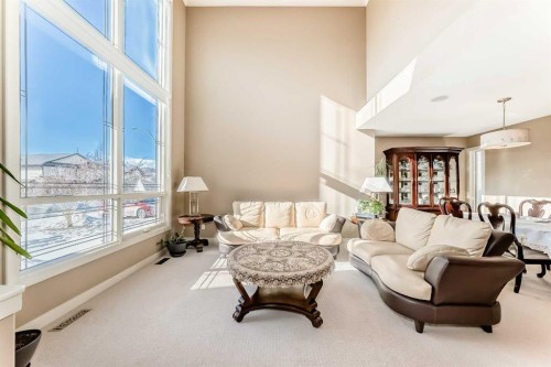 273 Everglade Circle Sw, Calgary, AB - Indoor Photo Showing Living Room