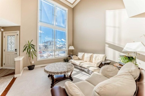 273 Everglade Circle Sw, Calgary, AB - Indoor Photo Showing Living Room