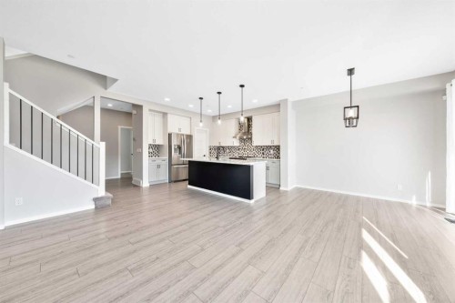 98 Lucas Crescent Nw, Calgary, AB - Indoor Photo Showing Other Room