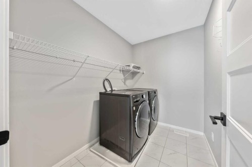 98 Lucas Crescent Nw, Calgary, AB - Indoor Photo Showing Laundry Room