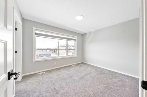 98 Lucas Crescent Nw, Calgary, AB - Indoor Photo Showing Other Room