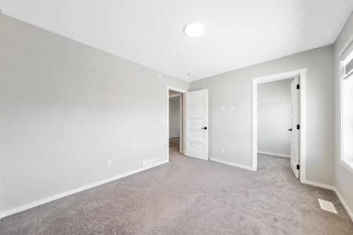 98 Lucas Crescent Nw, Calgary, AB - Indoor Photo Showing Other Room