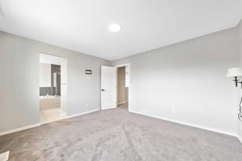 98 Lucas Crescent Nw, Calgary, AB - Indoor Photo Showing Other Room