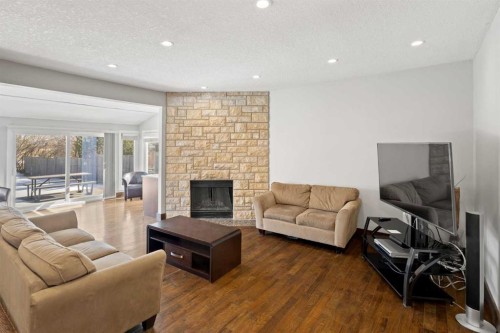 40 Wood Crescent Sw, Calgary, AB - Indoor Photo Showing Living Room With Fireplace