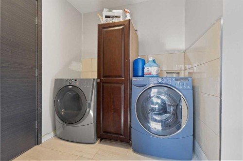 40 Wood Crescent Sw, Calgary, AB - Indoor Photo Showing Laundry Room