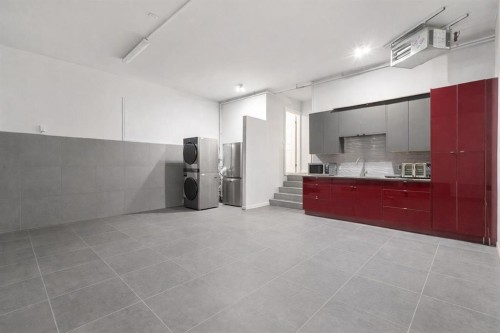 40 Wood Crescent Sw, Calgary, AB - Indoor Photo Showing Kitchen