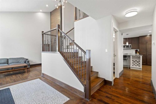 40 Wood Crescent Sw, Calgary, AB - Indoor Photo Showing Other Room