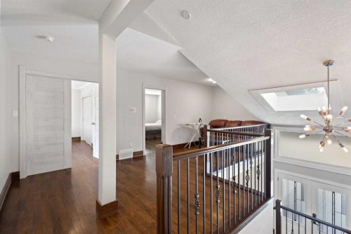 40 Wood Crescent Sw, Calgary, AB - Indoor Photo Showing Other Room