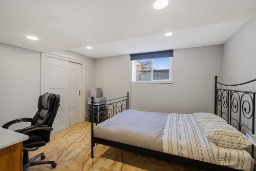 40 Wood Crescent Sw, Calgary, AB - Indoor Photo Showing Bedroom