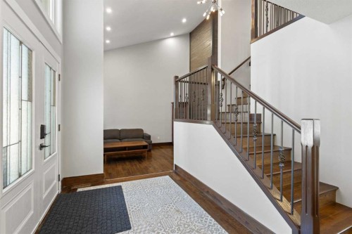 40 Wood Crescent Sw, Calgary, AB - Indoor Photo Showing Other Room