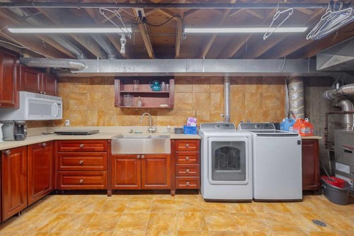 40 Wood Crescent Sw, Calgary, AB - Indoor Photo Showing Laundry Room