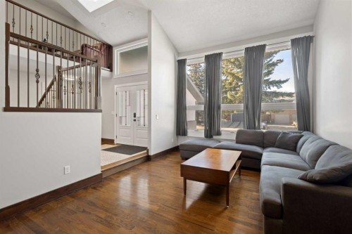 40 Wood Crescent Sw, Calgary, AB - Indoor Photo Showing Living Room