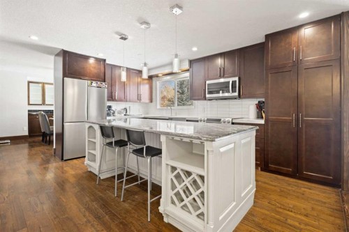 40 Wood Crescent Sw, Calgary, AB - Indoor Photo Showing Kitchen With Stainless Steel Kitchen With Upgraded Kitchen