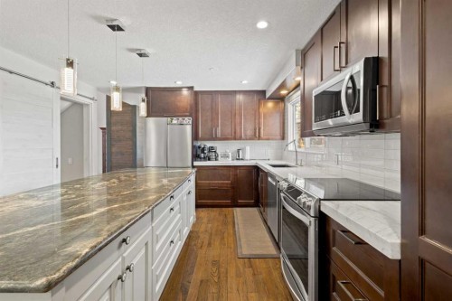40 Wood Crescent Sw, Calgary, AB - Indoor Photo Showing Kitchen With Stainless Steel Kitchen With Upgraded Kitchen