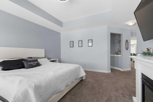 282 Mountainview Drive, Okotoks, AB - Indoor Photo Showing Bedroom