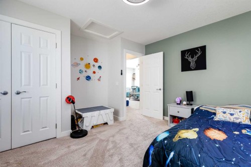 282 Mountainview Drive, Okotoks, AB - Indoor Photo Showing Bedroom