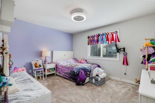 282 Mountainview Drive, Okotoks, AB - Indoor Photo Showing Bedroom
