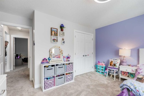 282 Mountainview Drive, Okotoks, AB - Indoor Photo Showing Bedroom