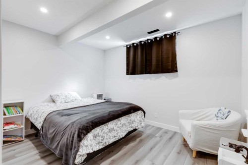 282 Mountainview Drive, Okotoks, AB - Indoor Photo Showing Bedroom