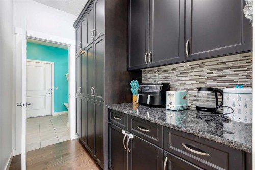 282 Mountainview Drive, Okotoks, AB - Indoor Photo Showing Kitchen