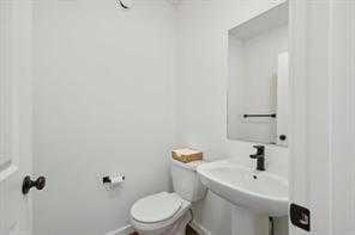 115 Legacy Passage Se, Calgary, AB - Indoor Photo Showing Bathroom