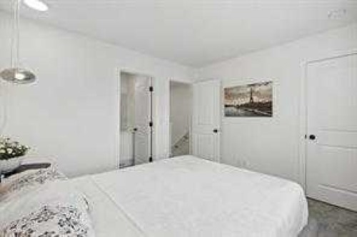 115 Legacy Passage Se, Calgary, AB - Indoor Photo Showing Bedroom