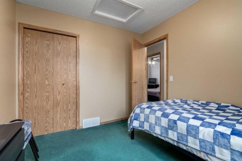168 Mt Apex Green Se, Calgary, AB - Indoor Photo Showing Bedroom