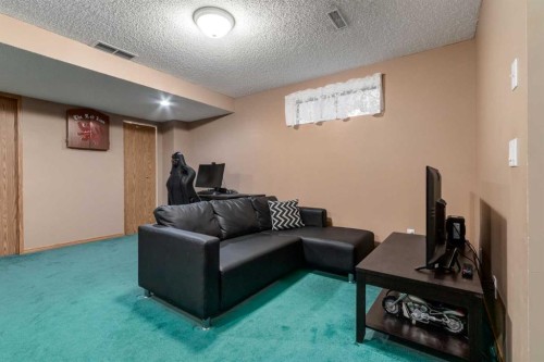 168 Mt Apex Green Se, Calgary, AB - Indoor